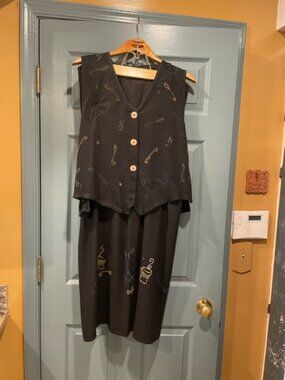 Bread the Stuff of Life artistic cafe print black skirt and vest sz 2, 70s